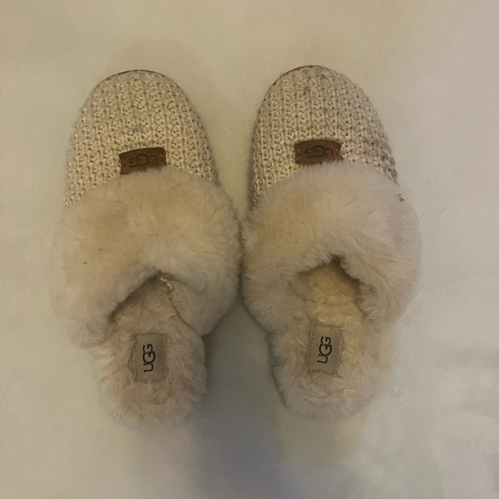 UGG slippers wemons size 8